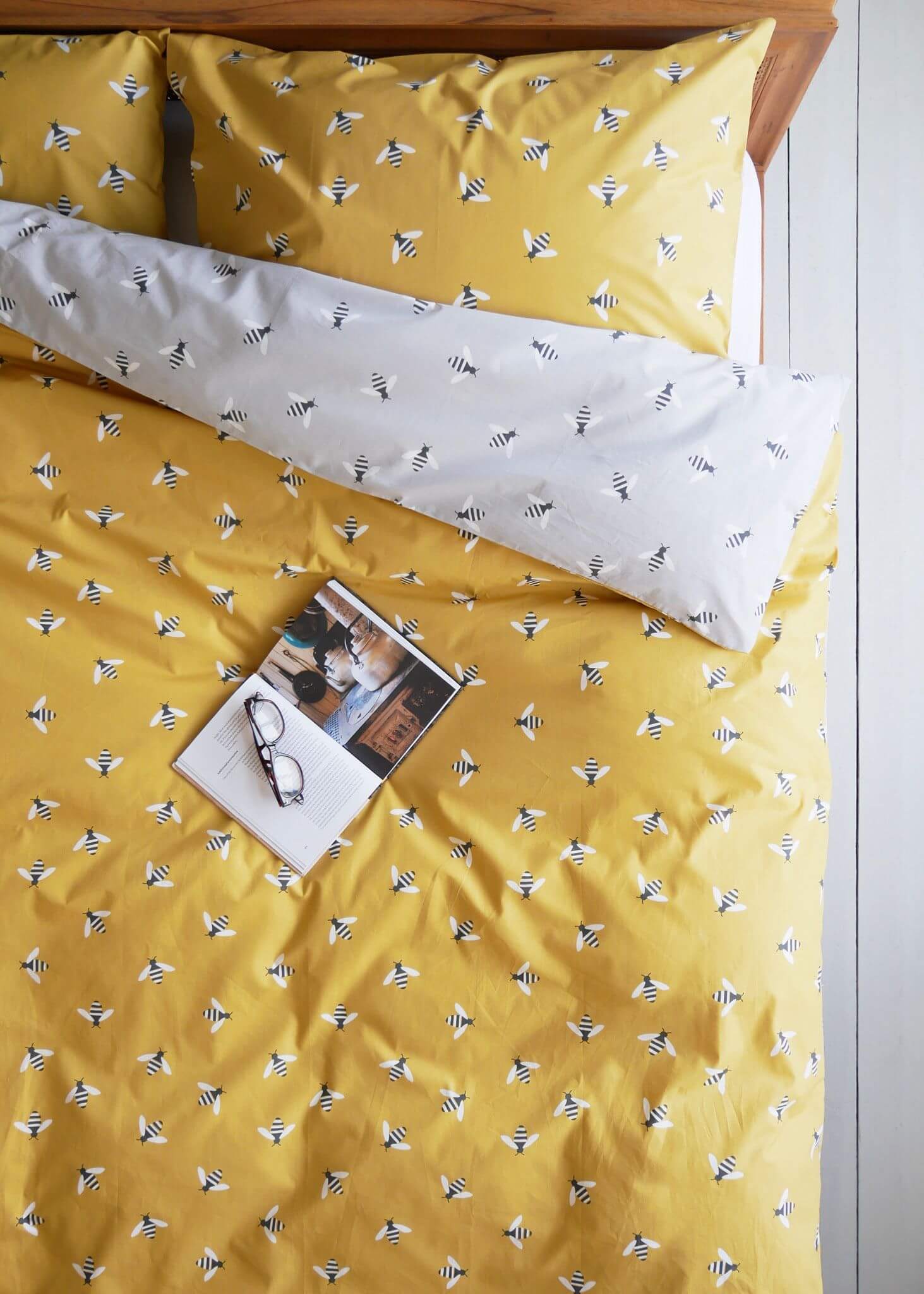 BuzzyBeeOrganicCottonBedding_1_e5d3e6a8-ecdc-4c9c-ab95-2ef3b5d7bd03.jpg