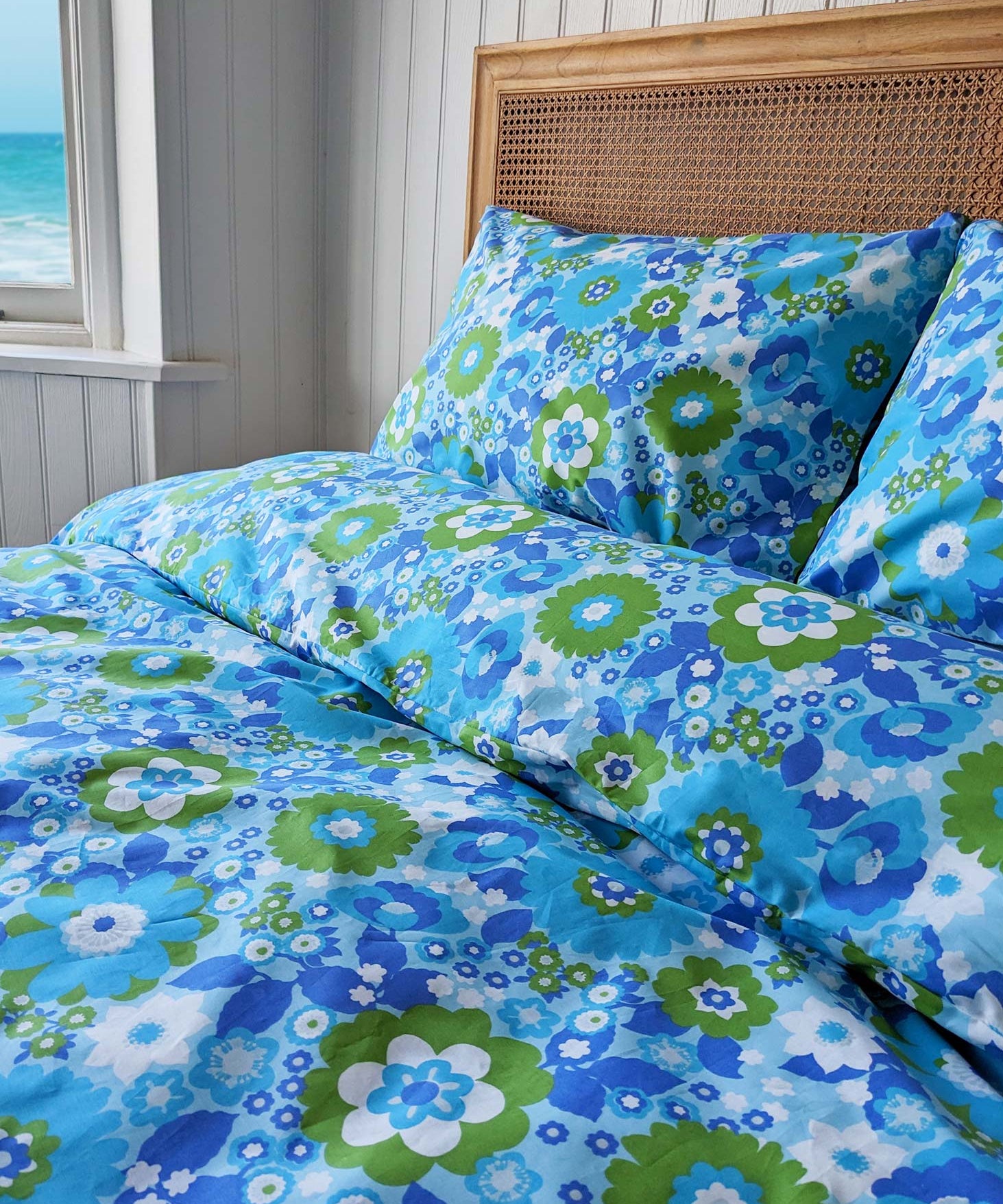 anorak_nostalgic_flower_bedding_blue3_af24e8d7-080c-4dd3-b8ec-6de77c28500c.jpg