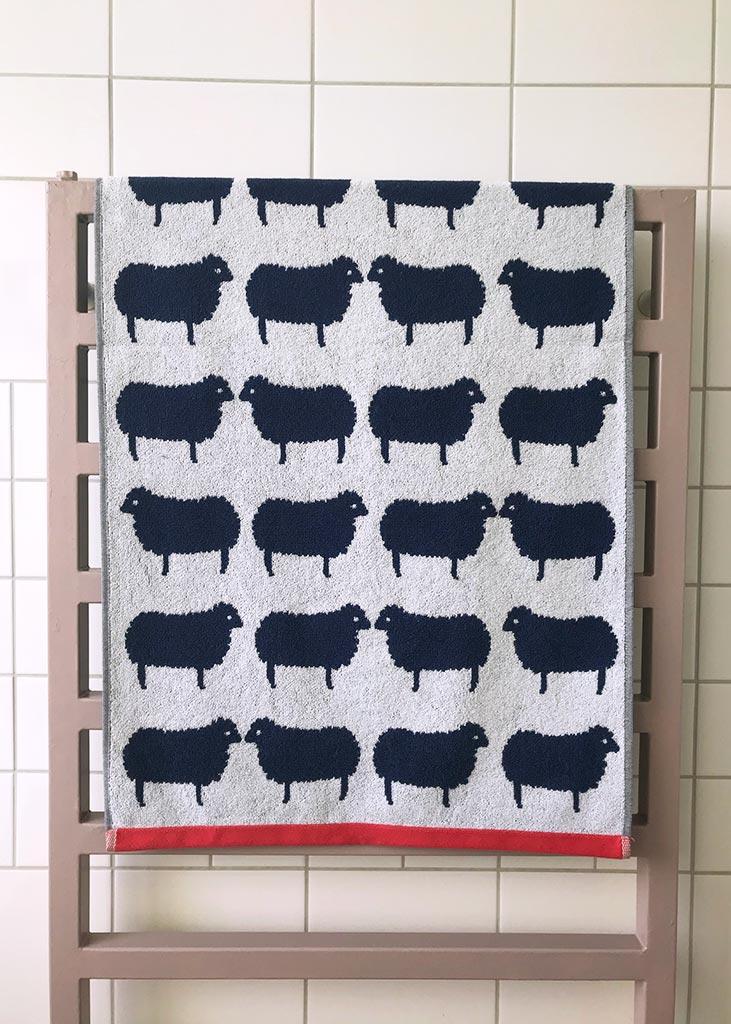 sheep-towel-reverse_70f679bf-c90b-400f-9e7f-f05531b138e3.jpg