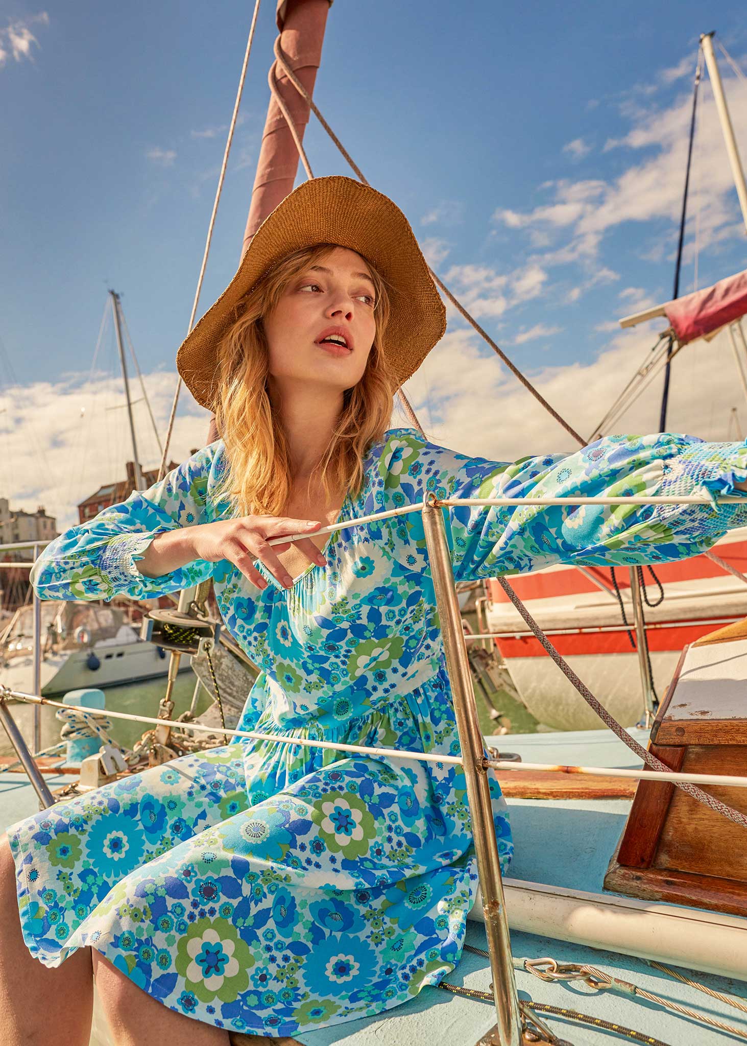 Anorak-Nostalgic-Flower-Blue-Laurie-Dress-4.jpg
