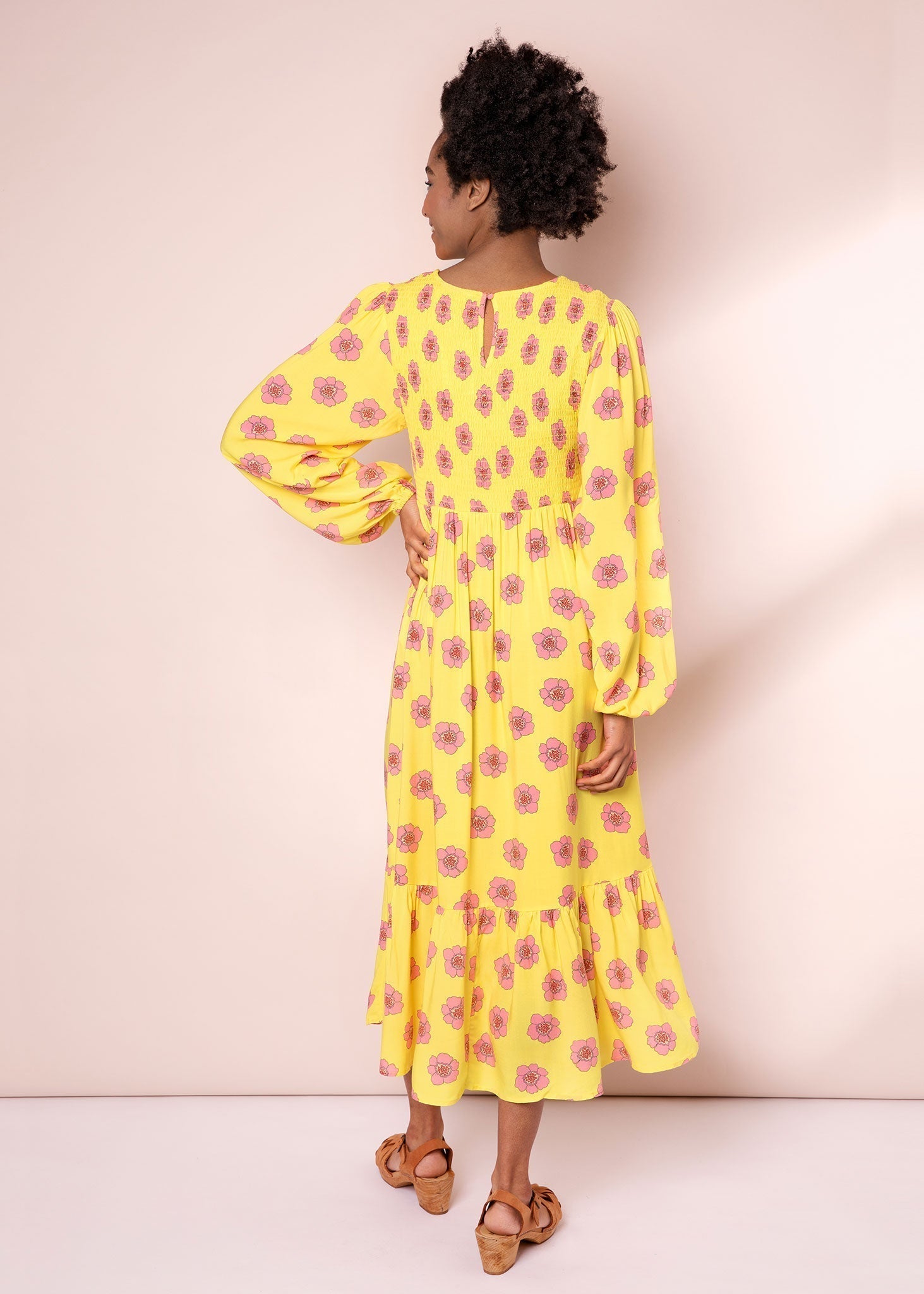 YellowFloralDress4_fd96841b-0ff7-44f8-be7b-e931c13f7b9a.jpg